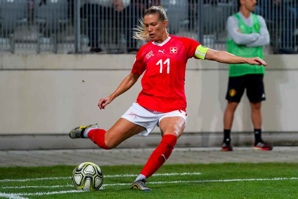 Lara Dickenmann - Footballer